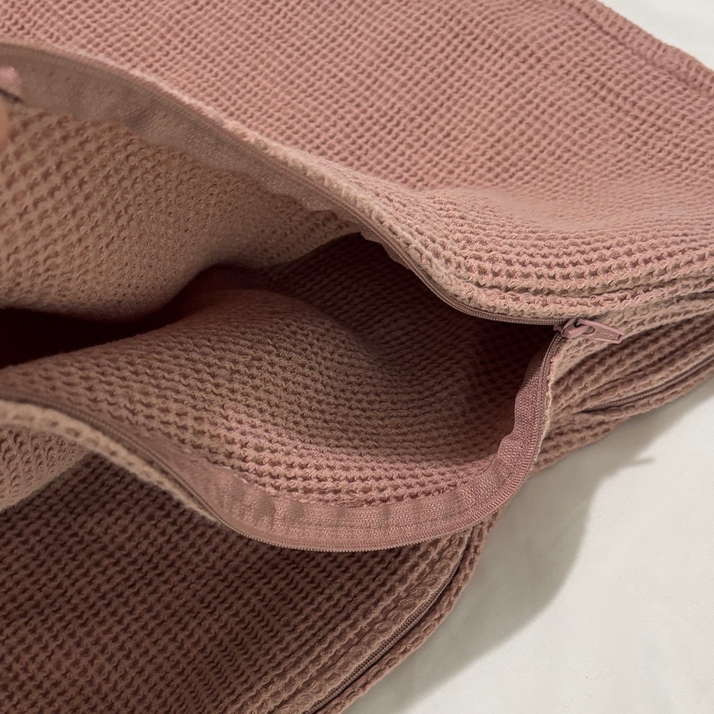 2 Pillow Shams - Picture 3 of 7